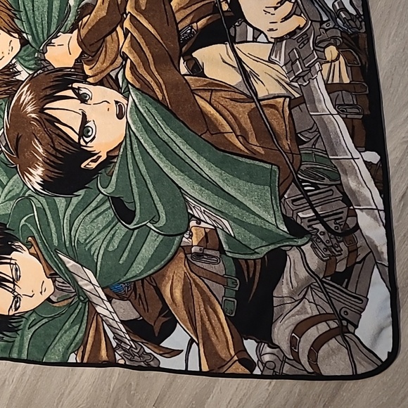 Attack On Titan Plush Blanket - Picture 2 of 5